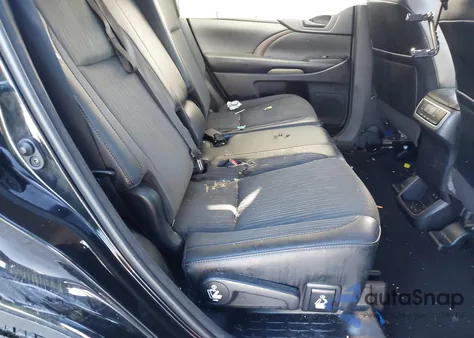 2018 Toyota Highlander Le Plus from USA, damaged, VIN 5TDBZRFH9JS900636